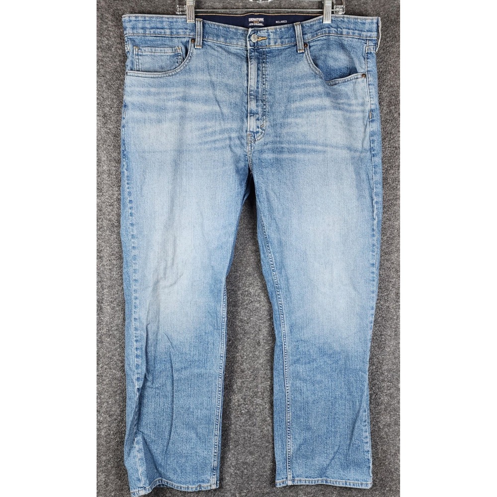 Signature by Levi Strauss Jeans Mens 42x32 Relaxed Light Wash Blue EUC